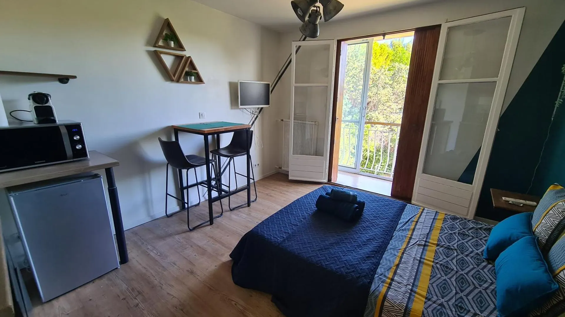 Studio Aix Centre Ville A Pied Avec Stationnement 엑상프로방스